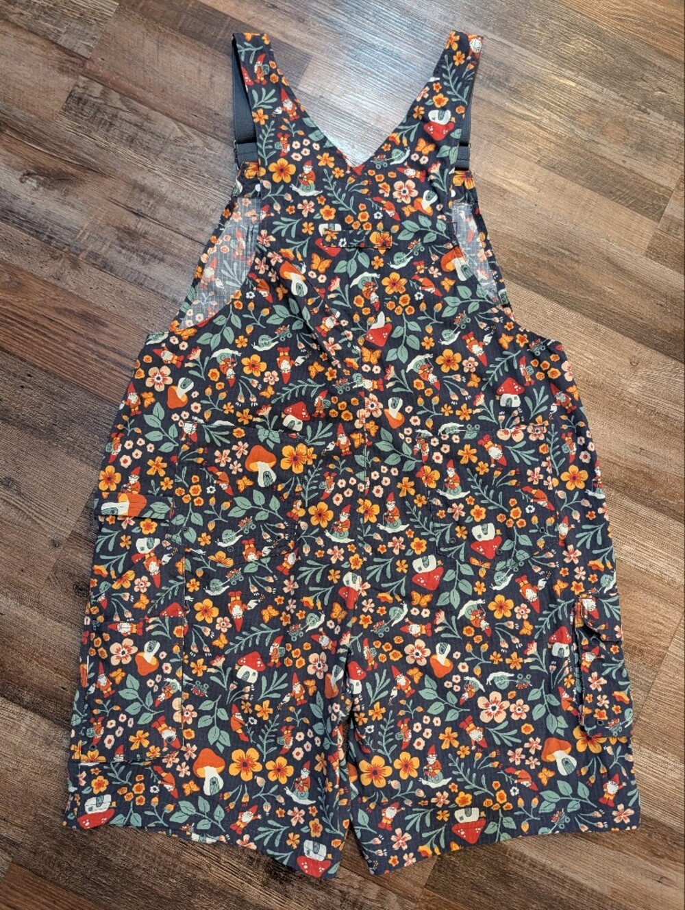 Duluth Heirloom Gardening Short Overalls Knome Mushroom Floral Snail Sz XL - Picture 2 of 16